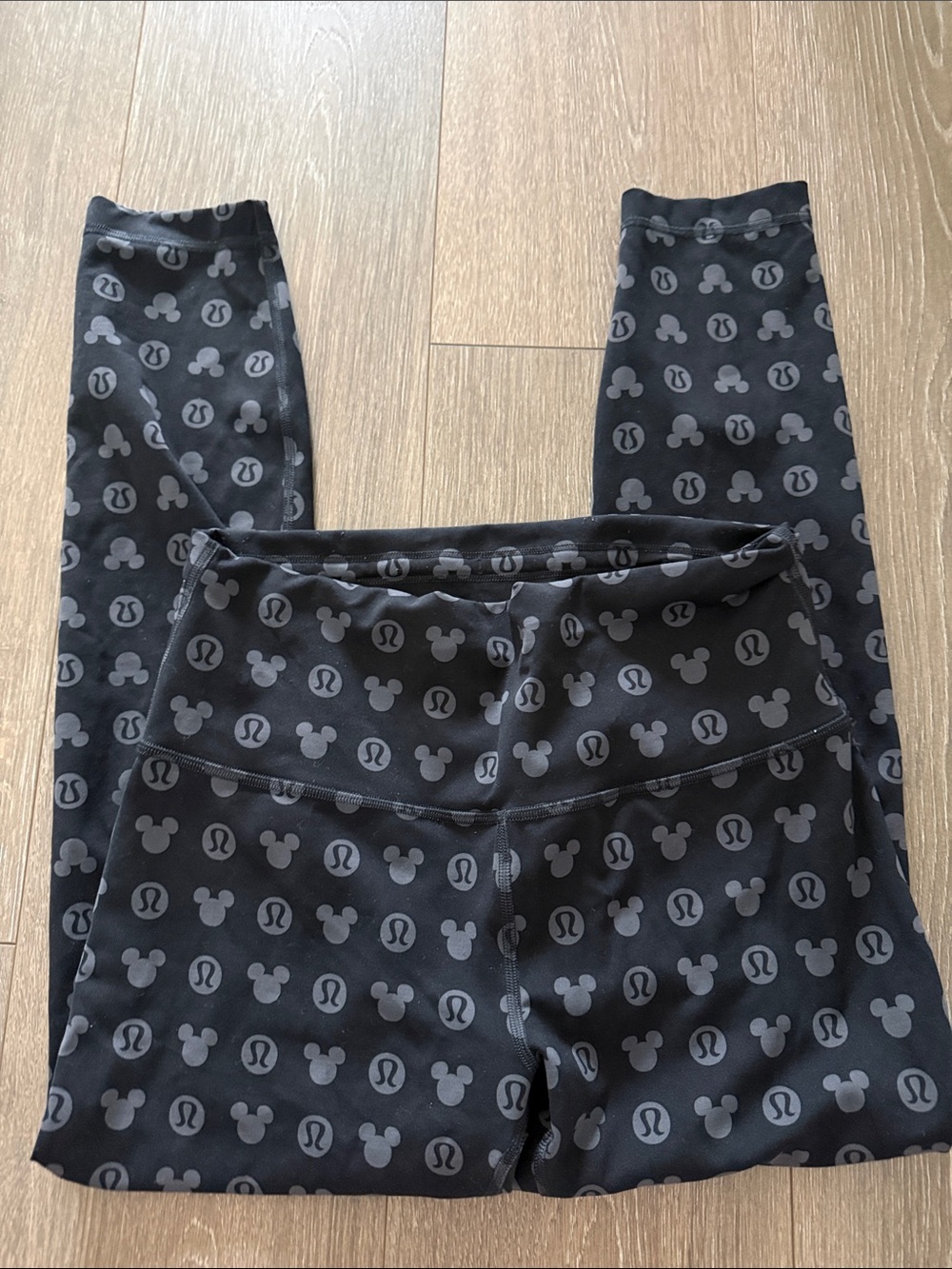 Lululemon x Disney Collaborative Mickey Mouse Leggings – Size 10